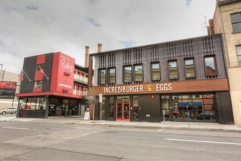 Property building, Restaurant/places to eat, Facade/entrance, Food and drinks, Breakfast