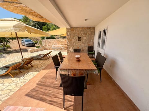 Patio, Balcony/Terrace, Seating area, Parking