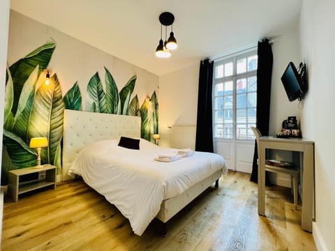 Bed, TV and multimedia, Coffee/tea facilities, Photo of the whole room, Bedroom, towels, towels