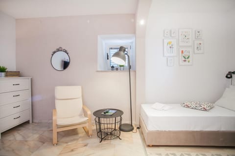 Photo of the whole room, Seating area, Bedroom