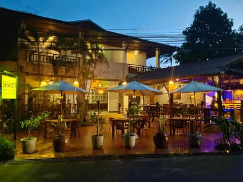 Property building, Patio, Restaurant/places to eat, Night, Lounge or bar