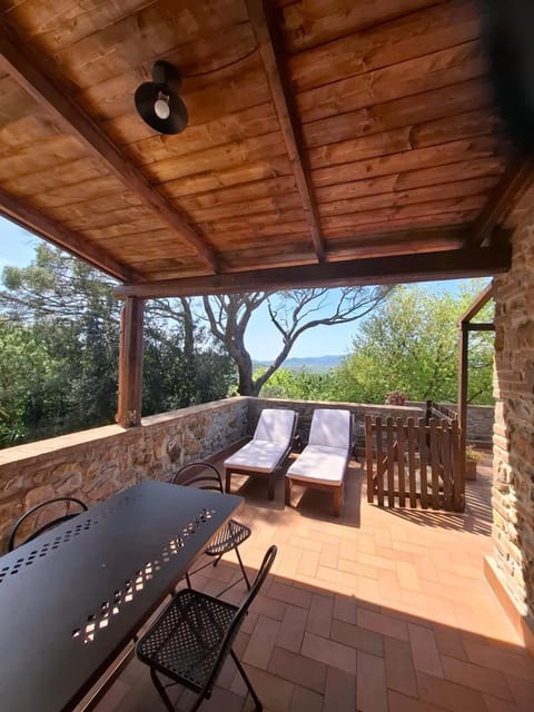 Agriturismo e Glamping Serraiola Alta Country House in Tuscany