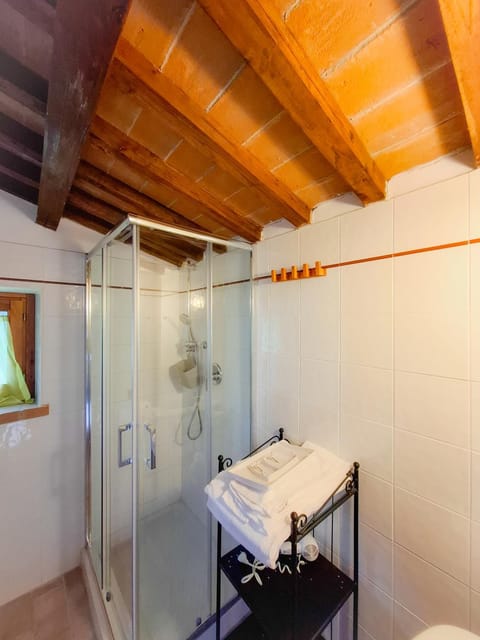 Agriturismo e Glamping Serraiola Alta Country House in Tuscany