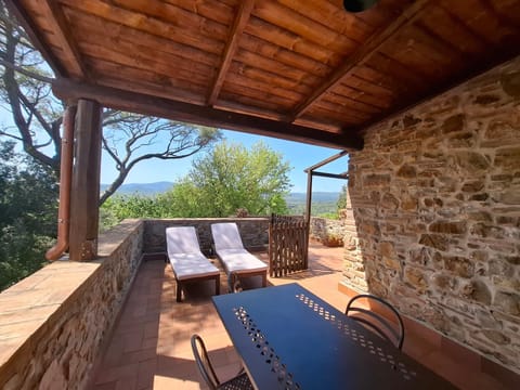 Agriturismo e Glamping Serraiola Alta Country House in Tuscany
