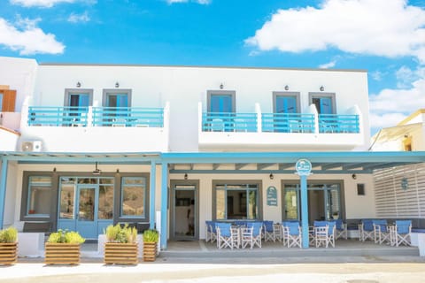 Facade/entrance, Lounge or bar