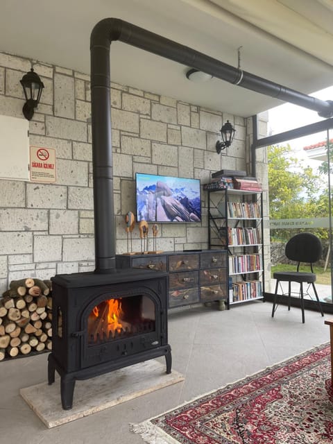 Restaurant/places to eat, Communal lounge/ TV room, TV and multimedia, flat iron