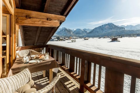 Balcony/Terrace, Mountain view