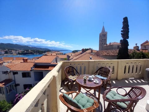 View (from property/room), Balcony/Terrace, City view, Sea view