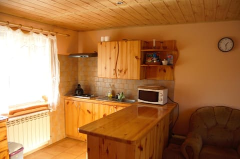 Kitchen or kitchenette, Communal kitchen
