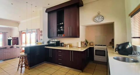 Kitchen or kitchenette, minibar, pet friendly, stove, kitchen