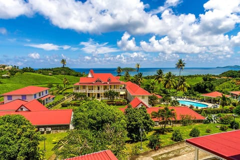 Property building, Natural landscape, Bird's eye view, Sea view, Swimming pool