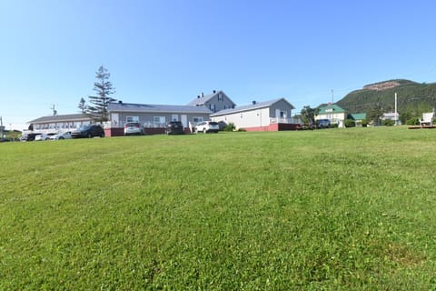 Neighbourhood, Garden