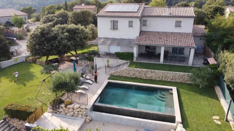 Property building, Bird's eye view, Swimming pool