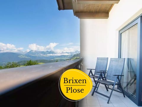 View (from property/room), Balcony/Terrace, Mountain view