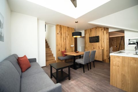 Kitchen or kitchenette, Living room, Seating area, Communal kitchen