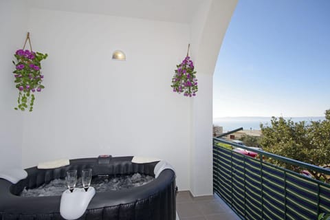 Hot Tub, Balcony/Terrace, Sea view