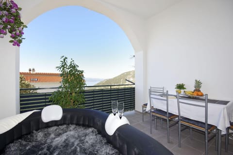 Hot Tub, Balcony/Terrace, Sea view