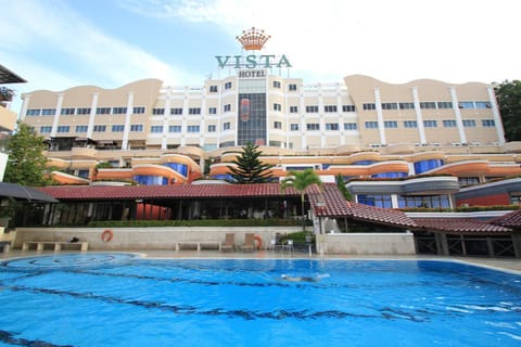 Property building, Garden, Swimming pool, Swimming pool