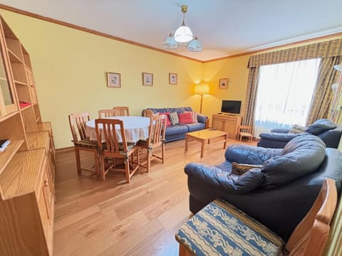 TV and multimedia, Living room, Dining area, Street view, internet