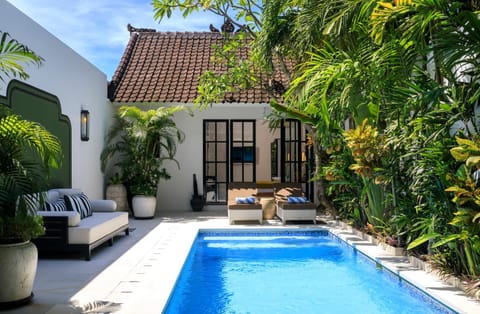 Pool view, Swimming pool, sunbed