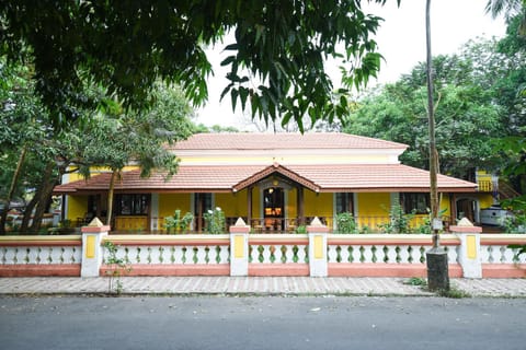 Property building, Facade/entrance, River view