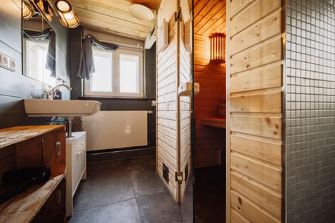 Sauna, Bathroom