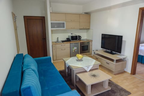 Kitchen or kitchenette, Living room