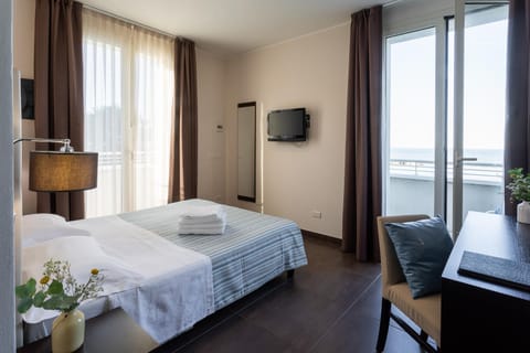 Bed, Photo of the whole room, Bedroom, Sea view