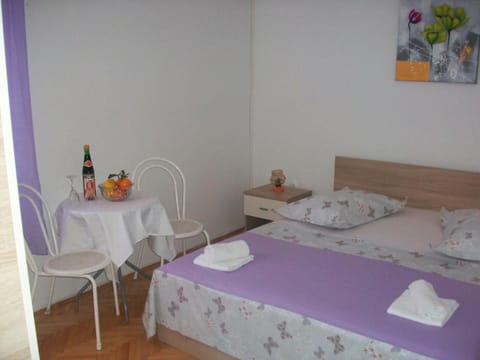 Seating area, Bedroom
