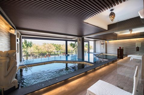 Pool view, Swimming pool, sunbed