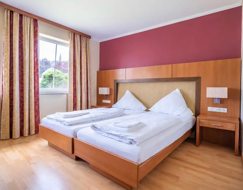 Bed, View (from property/room), View (from property/room), Photo of the whole room, Bedroom, towels