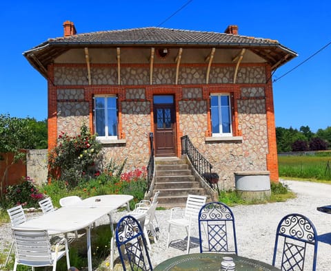 Property building, Patio, Facade/entrance, BBQ facilities