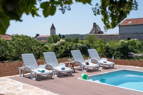 Swimming pool, Swimming pool