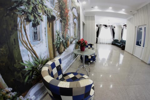 Communal lounge/ TV room, Lobby or reception