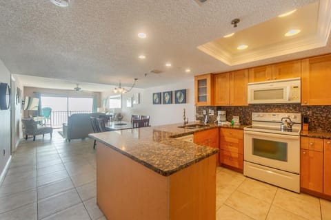 Direct Beach Views Family Friendly Las Brisas #205 Apartment in Madeira Beach