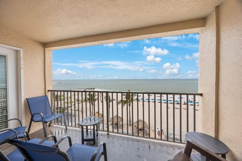 Direct Beachfront - Gulf Views - Beach Place #407 Apartment in Madeira Beach