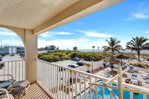 Direct Beachfront Luxury 3b 2b - Beach Place #106 Apartment in Madeira Beach