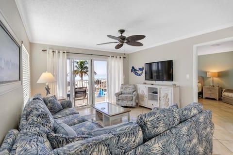 Direct Beachfront Luxury 3b 2b - Beach Place #106 Apartment in Madeira Beach