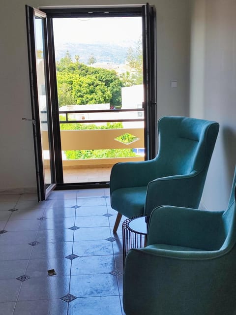 View (from property/room), Balcony/Terrace, Living room