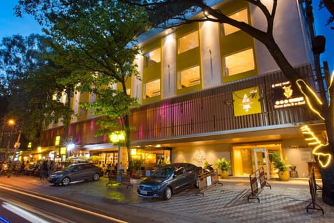 Facade/entrance