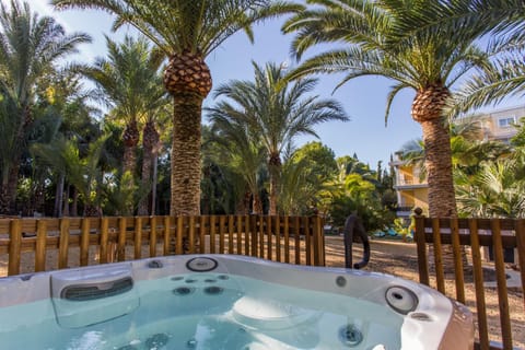 Garden, Hot Tub