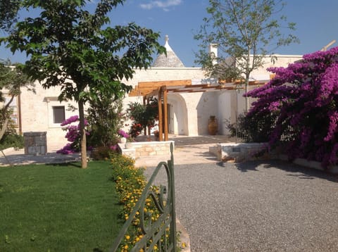 Patio, Facade/entrance, Garden, Balcony/Terrace, Garden view