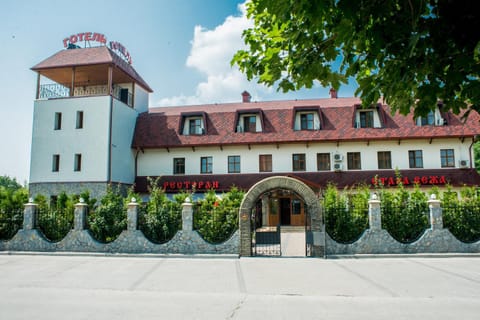 Facade/entrance, Summer