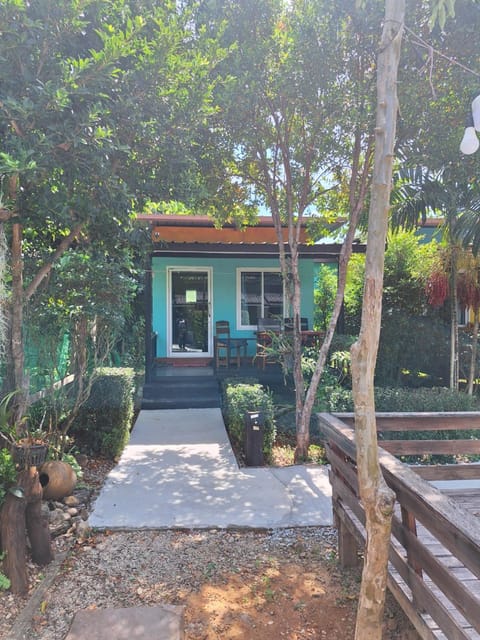 Lanta Happy House Bed and Breakfast in Sala Dan