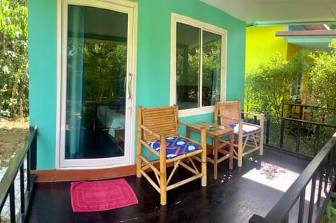 Lanta Happy House Bed and Breakfast in Sala Dan