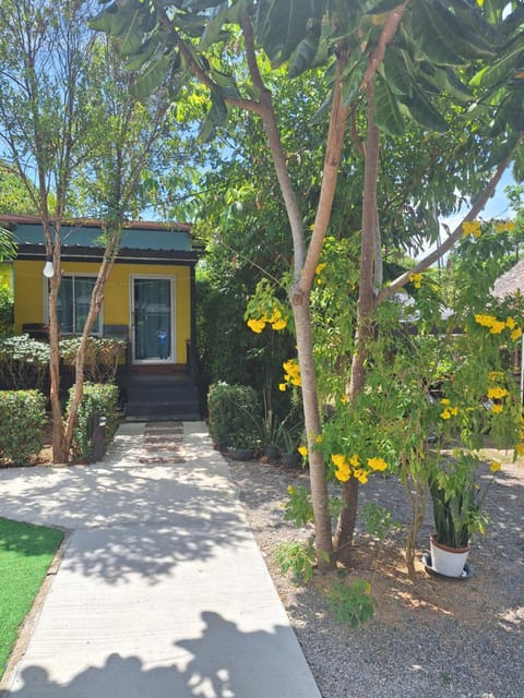 Lanta Happy House Bed and Breakfast in Sala Dan