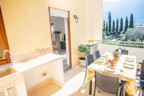 Day, View (from property/room), Balcony/Terrace, Dining area