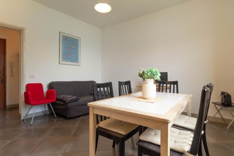 Living room, Dining area, Lake view