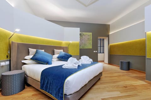Bed, Photo of the whole room, Decorative detail, Bedroom