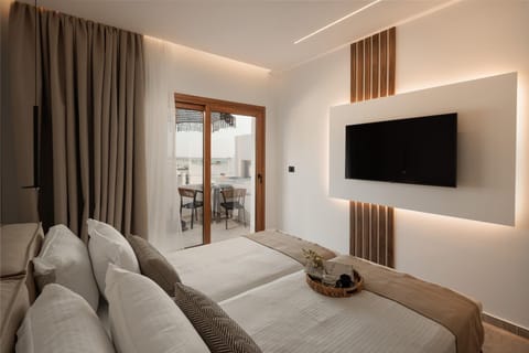 Bed, TV and multimedia, Balcony/Terrace, Photo of the whole room, Bedroom